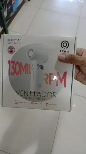 Ventilador com vento intenso com 4000mAh e com iluminação e motor turbo