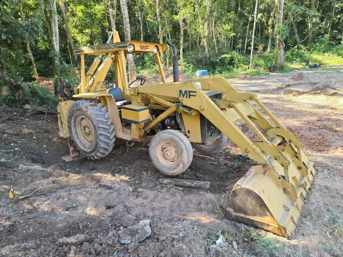 Retroescavadeira MF 86 HS