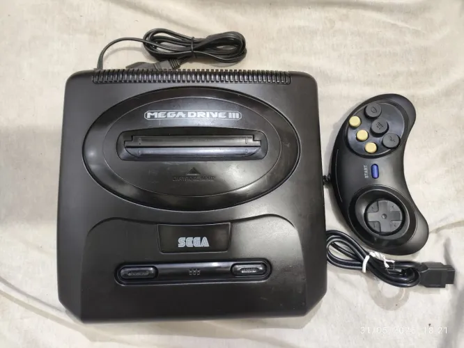 Mega Drive 3 com 30 jogos na memoria. 