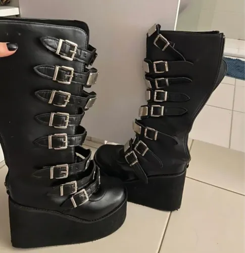 Demonia BOTA GÓTICA tamanho 34, 35, 36 (ajustável)
