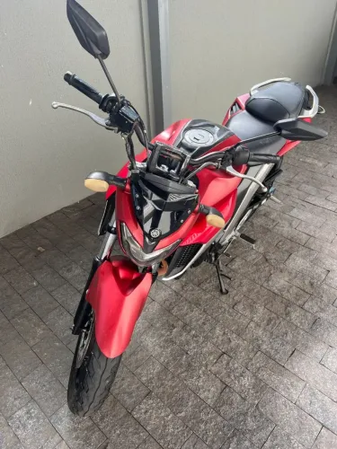 Fazer 250 vermelha