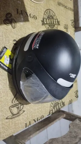 Vendo capacete tamanho 60  pro Tork novo na caixa