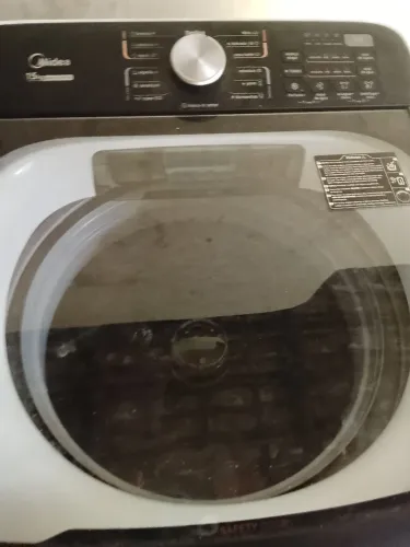 Máquina de lavar três meses de uso .