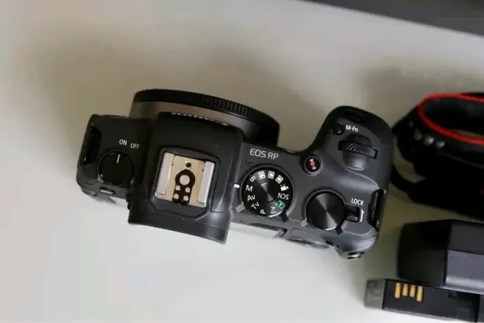 Canon RP, nova na caixa..