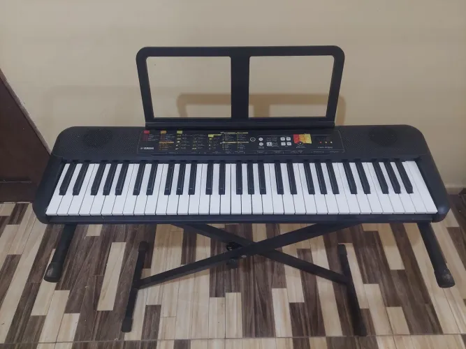 Teclado Arranjador Yamaha PSR-F52 - 61 Teclas