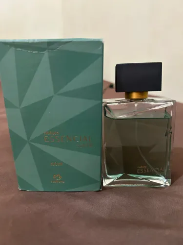 Perfumes por 80 reias cada.