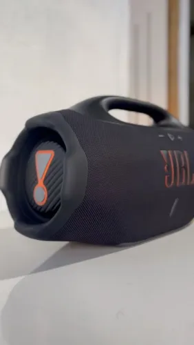 JBL boombox 4
