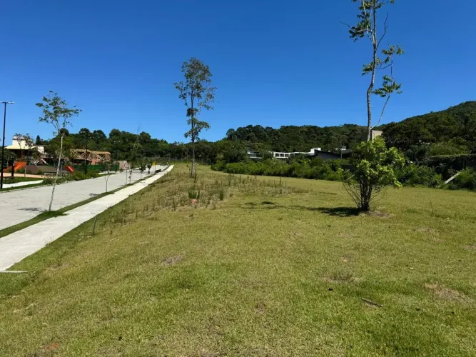 Ótimo terreno a venda no Loteamento Bosque Résidence Galerie no Campeche - Florianópolis/S
