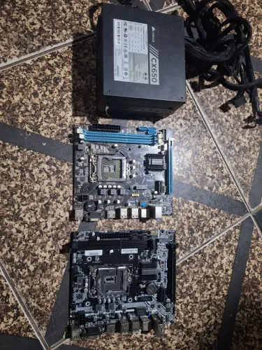 Duas Placas Mãe LGA 1155 e Uma Fonte Gamer