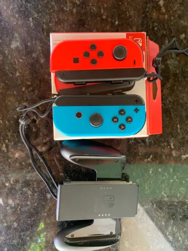 Joy Con Original Nintendo Switch + Grip 