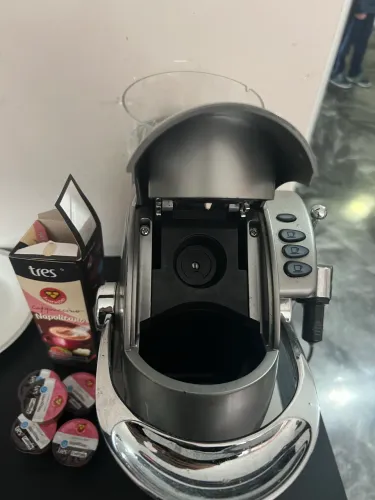 Máquina café 3 corações gesto