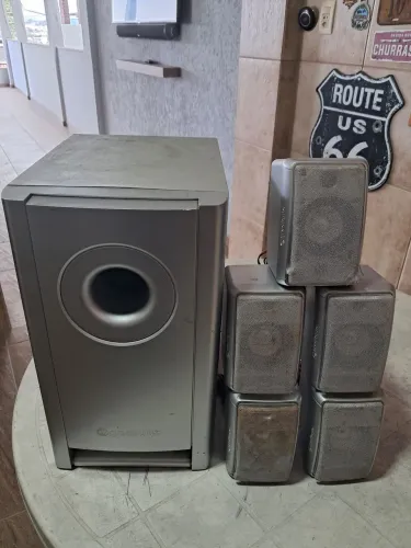 Caixas de som e subwoofer