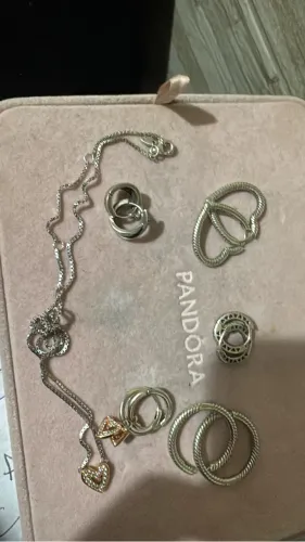 Vendo joias pandora em prata 925 ,todas originais