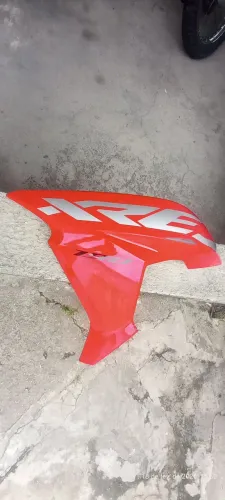 Carenagem esquerda da XRE 190 2024 vermelha 