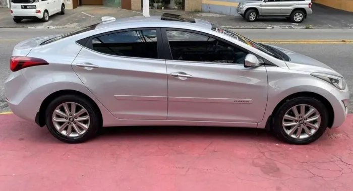 Hyundai Elantra GLS 2.0 16V Flex Aut. 2015