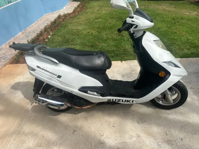 Moto Suzuki Burgman 125