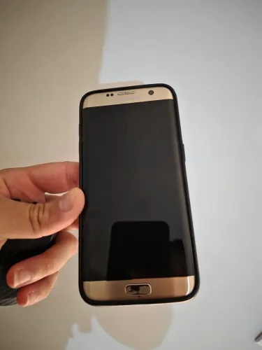 Samsung S7 Edge dourado