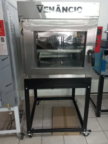 NZ. Forno turbo Twister inox gás 5 assadeiras Venâncio
