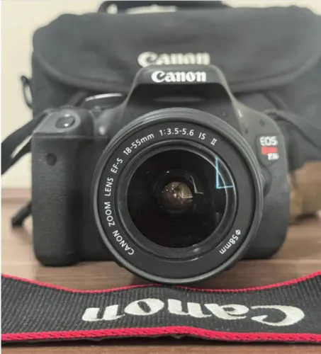Canon EOS Rebel T3i + Lente do kit 18-55mm e bateria extra