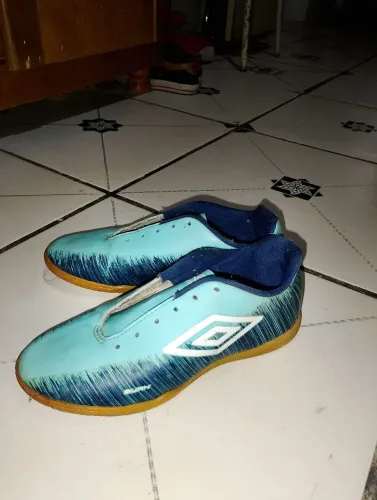 Tênis de futsal original da umbro 