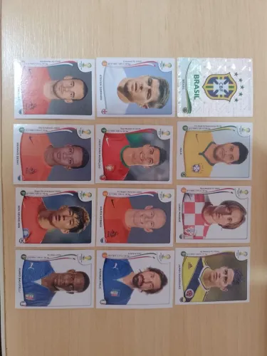 Lote com 12 figurinhas dos craques da copa de 2014 no Brasil.