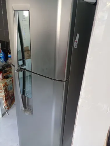 Geladeira Eletrolux C/ Água na Porta NOVINHA EM PERFEITO ESTADO