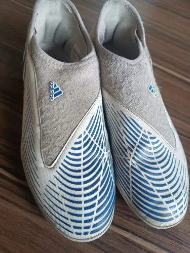 Chuteira Adidas Predator society, Branca