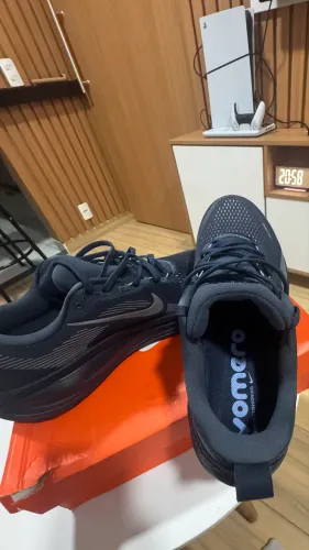 Tênis Nike Vomero 18
