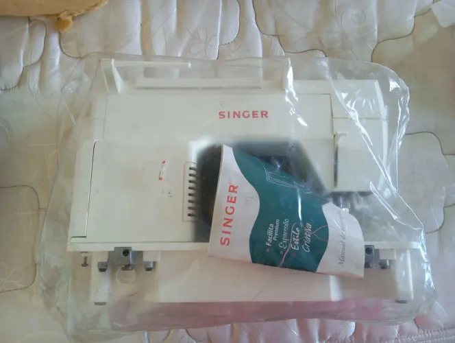 Máquina de costura singer