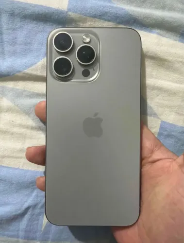 iPhone 15 pro max cor titânio natural