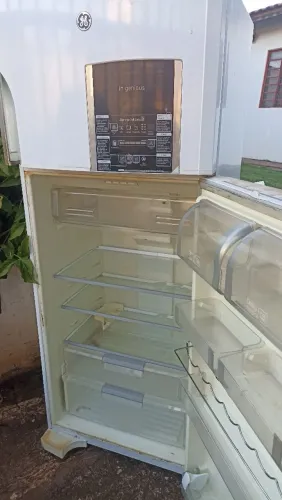 Geladeira não gela motor ligando para remoção de peças 
