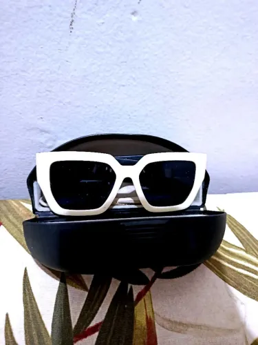Óculos de Sol Quadrado Oversized ? Armação Off-White