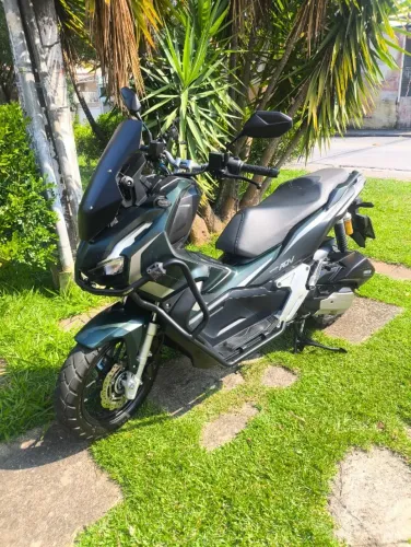Honda ADV Verde Militar 2024