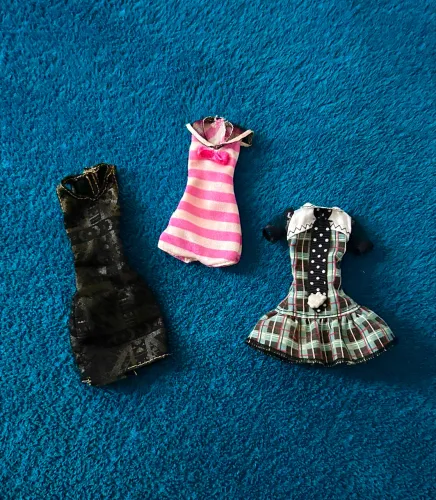 LOTE roupas de Monster High (Frankie Stein / Draculaura / Clawdia Wolf)