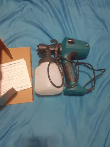 Vendo uma pistola de pintura elétrica 110 no valor de  $100.00 semi nova na  caixa  