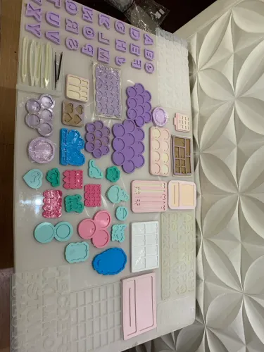 Vendo moldes para trabalhar com resina, muitos nem foram usados 
