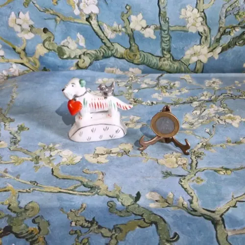 Bibelô vintage de porcelana, cachorro 6, 5 cm de altura e de comprimento 