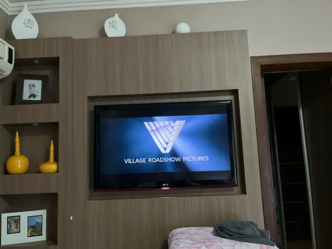 Vende-se tv 42 polegadas , plasma. LG. .+ Google chromecast + aparelho canais  
