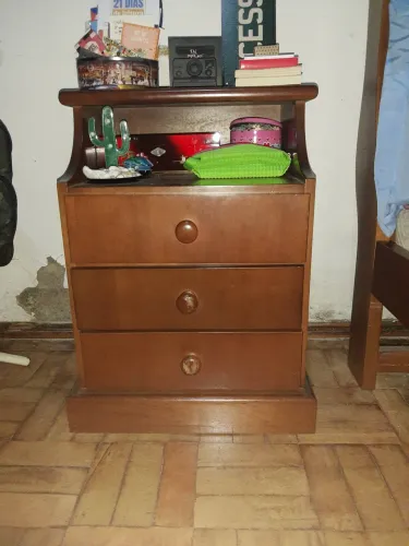 Mesa de Cabeceira em madeira maciça