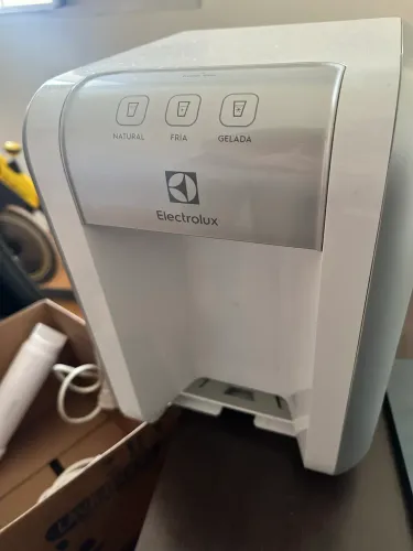 Purificador Electrolux COM DEFEITO NÃO ESTÁ GELANDO