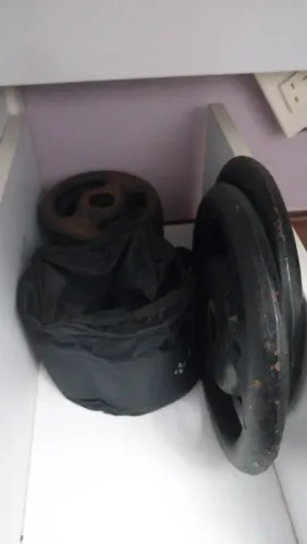 Kit de musculação (barra + pesos e caneleiras)