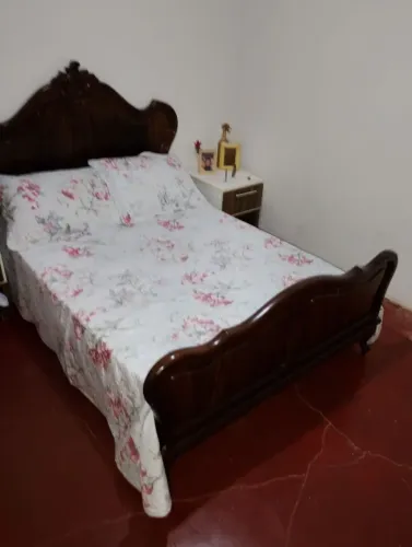 Cama em madeira