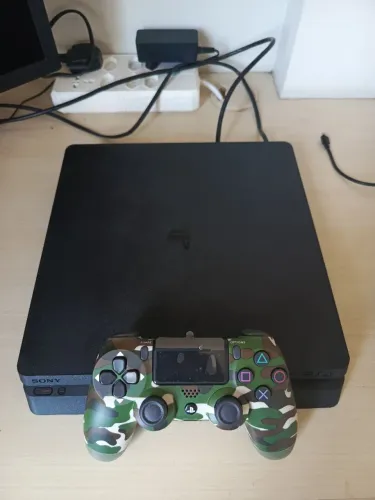 PS4 slim semi novo 90 dias de garantia