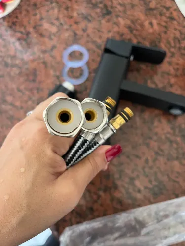 Torneira preta 
