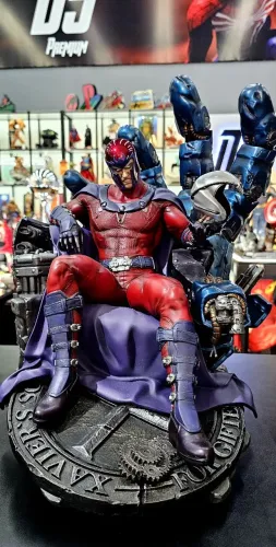 Magneto On Sentinel Throne XM Studios 1/4