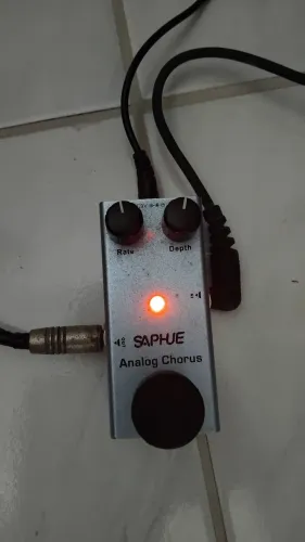 Pedal chorus e wah-wah