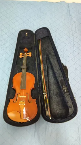 Vendo Violino Hofman 4/4 Semi novo, usado pouquíssimas vezes