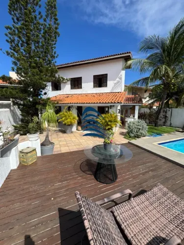 Casa 5/4 em Villas 370 M² de área construída 450 M² de terreno 5/4 com 3 suítes Sendo a ma