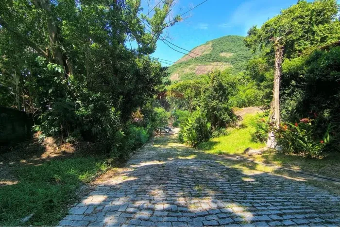 Terreno à Venda  800m² - Estuda Permuta - Itacoatiara  Niterói/RJ
