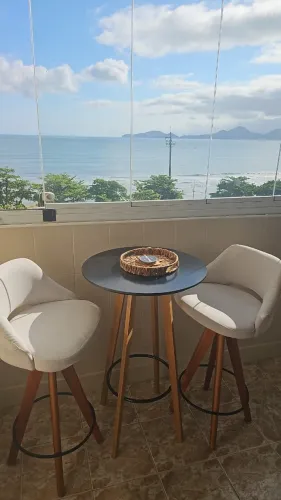 Mesa + 2 Banquetas para varanda 